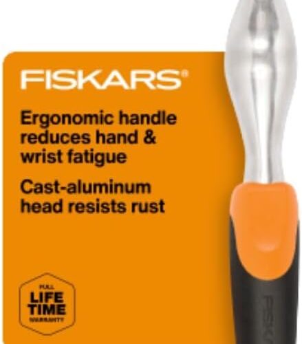 Fiskars Ergo Weeder - Heavy Duty Gardening Hand Tool with Hang Hole - Lawn and Yard Tools - Black/Orange